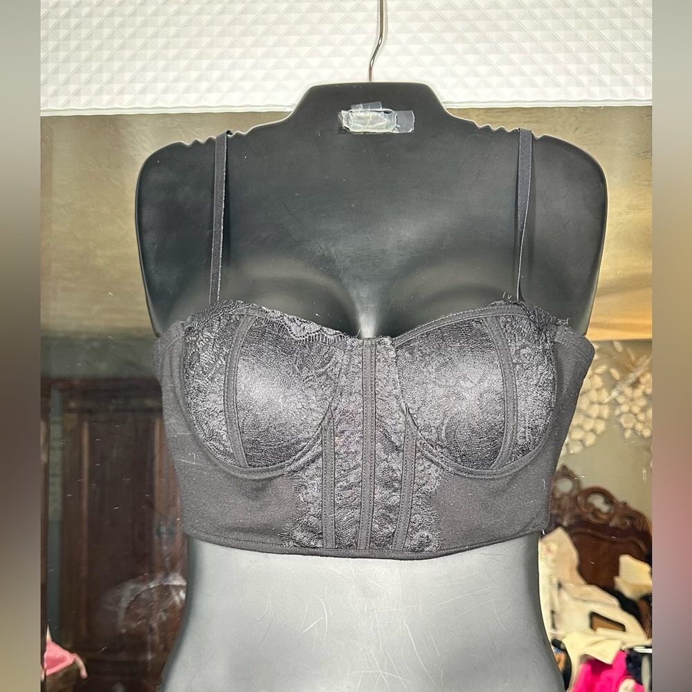 Elegant Black Lace Detail Crop Top